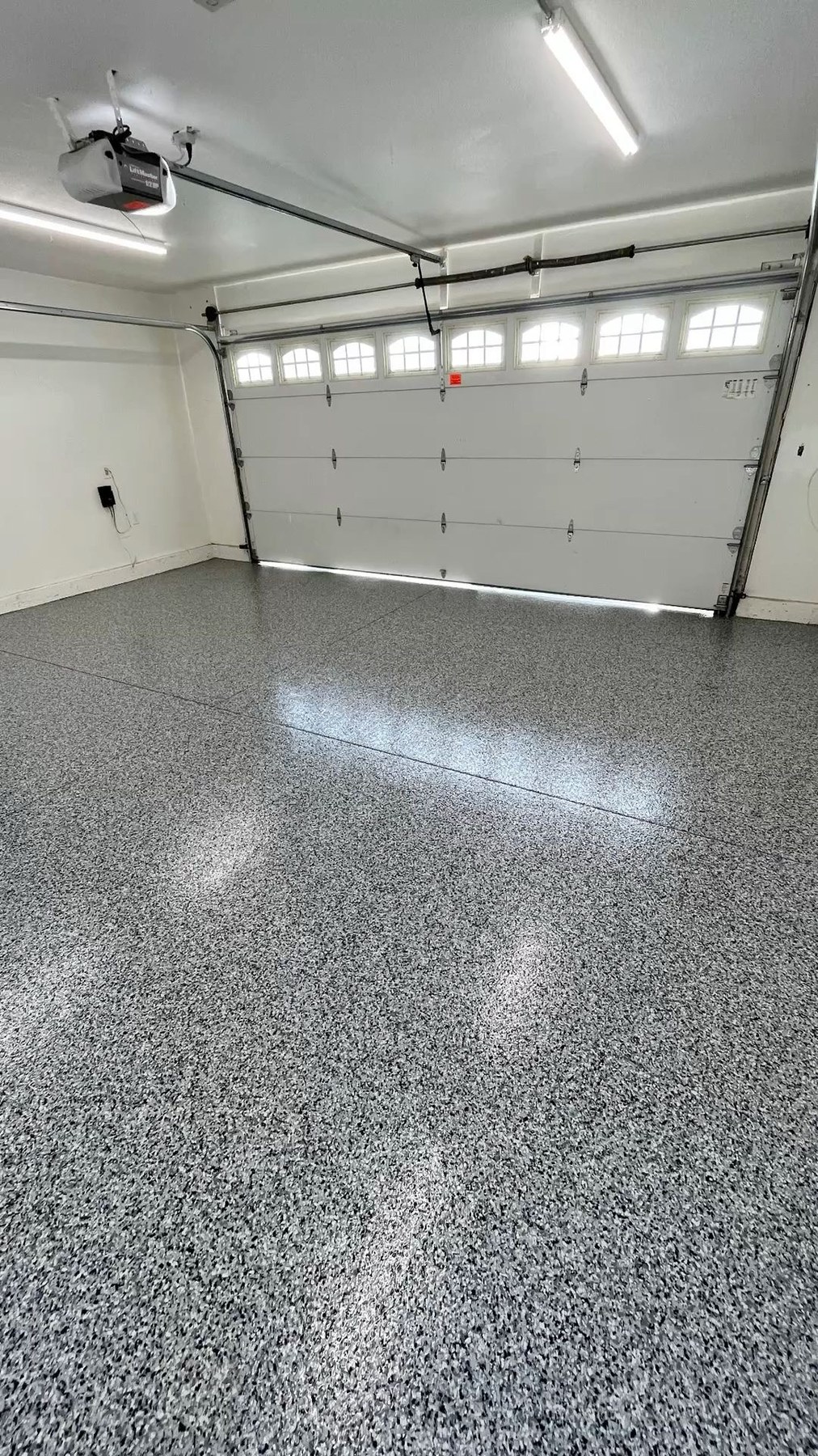 Garage flake epoxy flooring